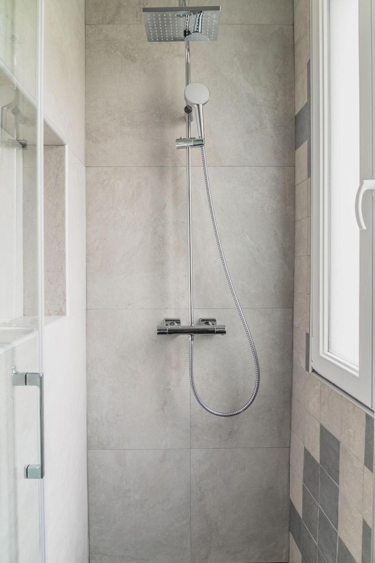 Elegant Parisian Near Eiffel Tower *